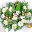 Кружевные снежинки - коробка с белыми розами и хлопком 2